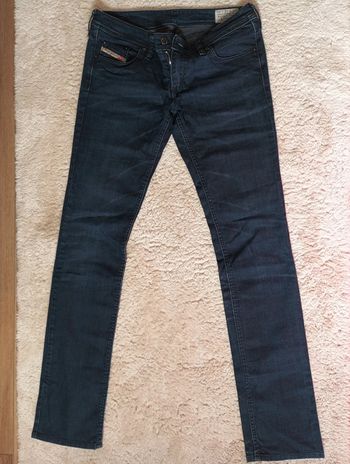 Jean diesel bleu foncé modèle Lowky taille 28