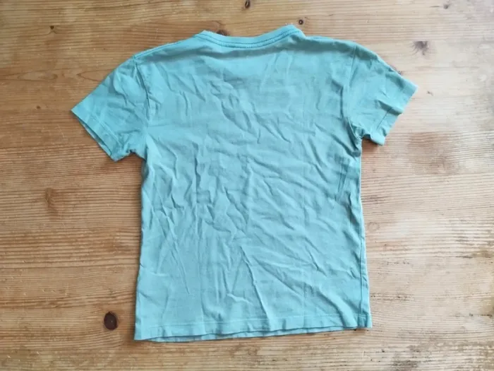 T-shirt manches courtes vert imprimé – Taille 8 ans – TBE - photo numéro 2