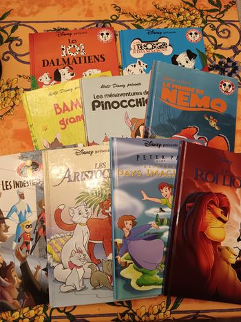 Lot de 9 livres Disney