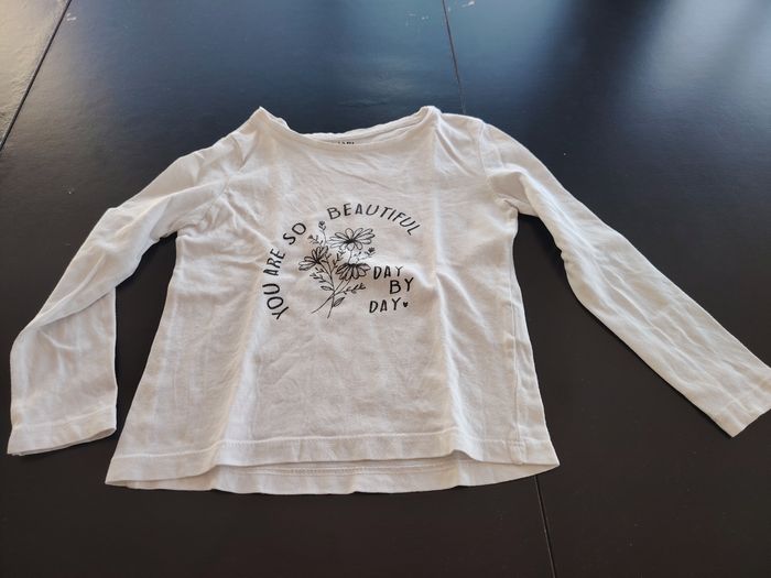 Lot t-shirt et pull à capuche - photo numéro 7