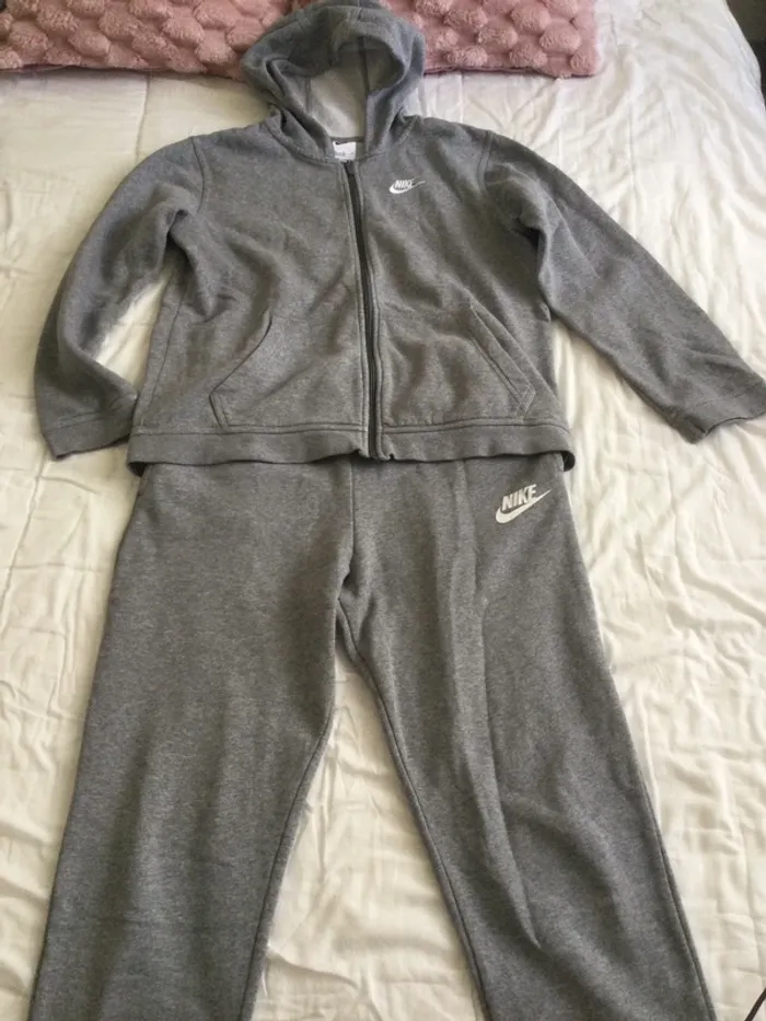 Pantalon et Sweet à capuche Nike