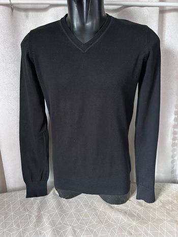 Pull noir encolure V taille M Bizzbee 