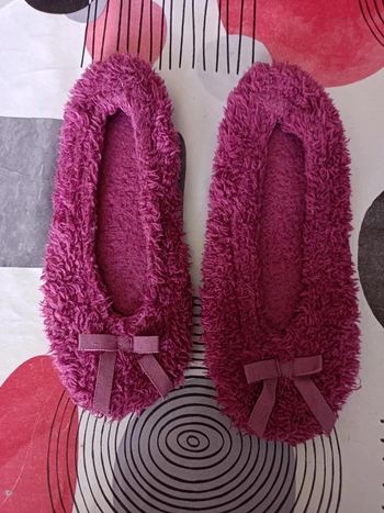 Chaussons femme pointure 37 en très bon état