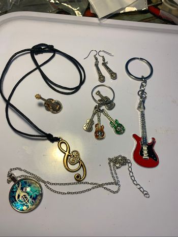 Lot bijoux accessoires musique