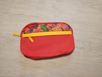 Trousse de toilette rouge/jaune à fleurs