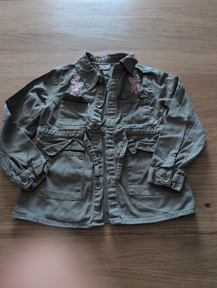 Veste kaki a boutonné