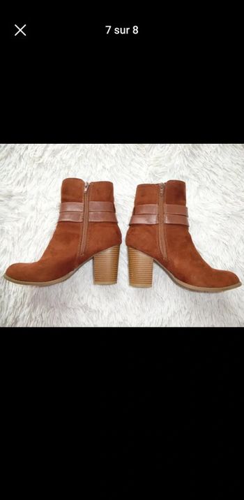 Botine marron.