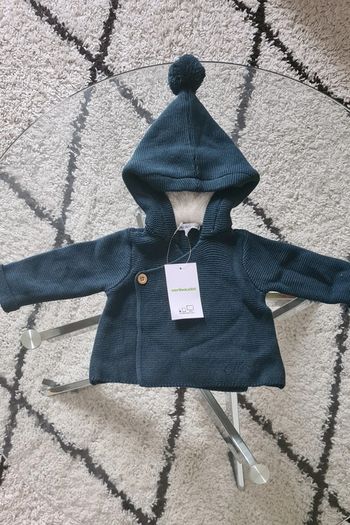 Cardigan avec capuche doublée de fausse fourrure