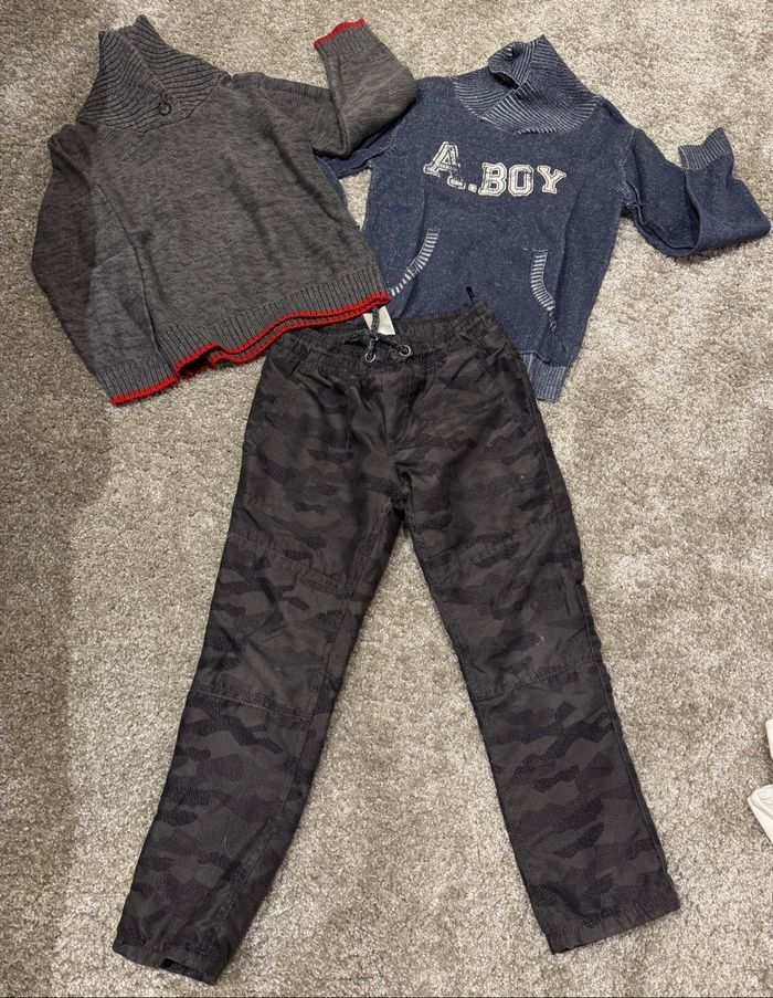 Lot de 2 pulls et 1 pantalon