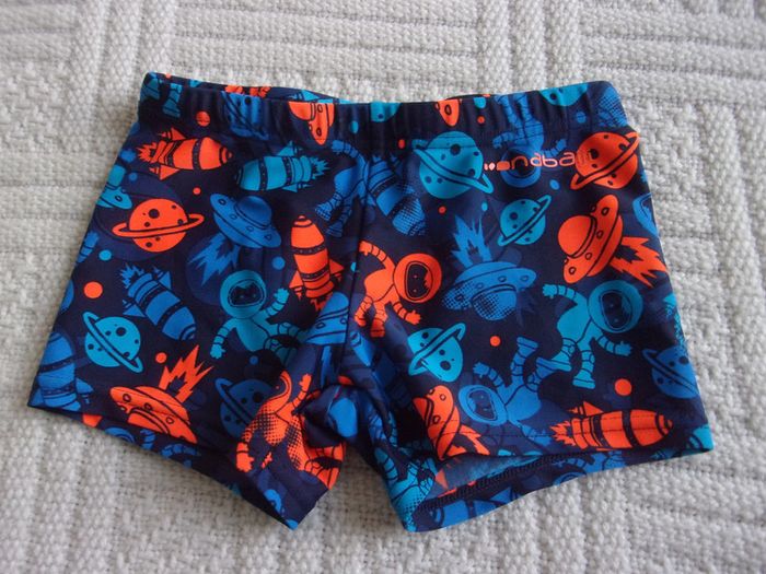 maillot de bain Décathlon taille 6 ans