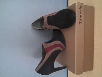 Chaussures noires et grises/taupes à talon Tamaris P38