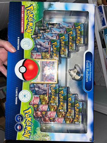 Coffret Evoli Radieux Pokémon Go