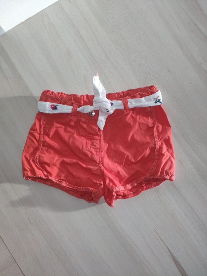 Joli short fille rouge orangé avec ceinture 18 mois