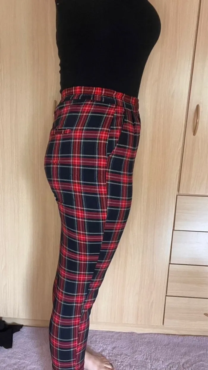 Pantalon rouge et noir - photo numéro 2