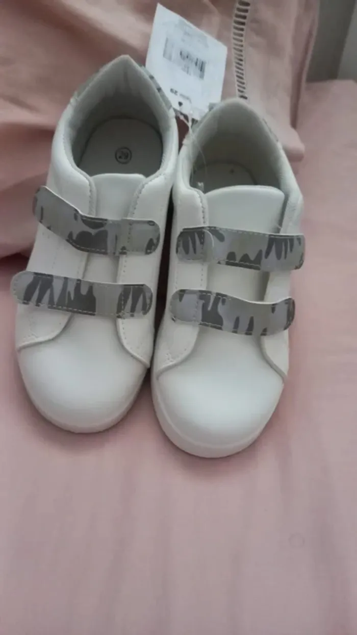 Paire de baskets neuve T29 - photo numéro 3