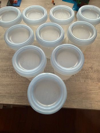 Petits pot en plastique pour bébé 