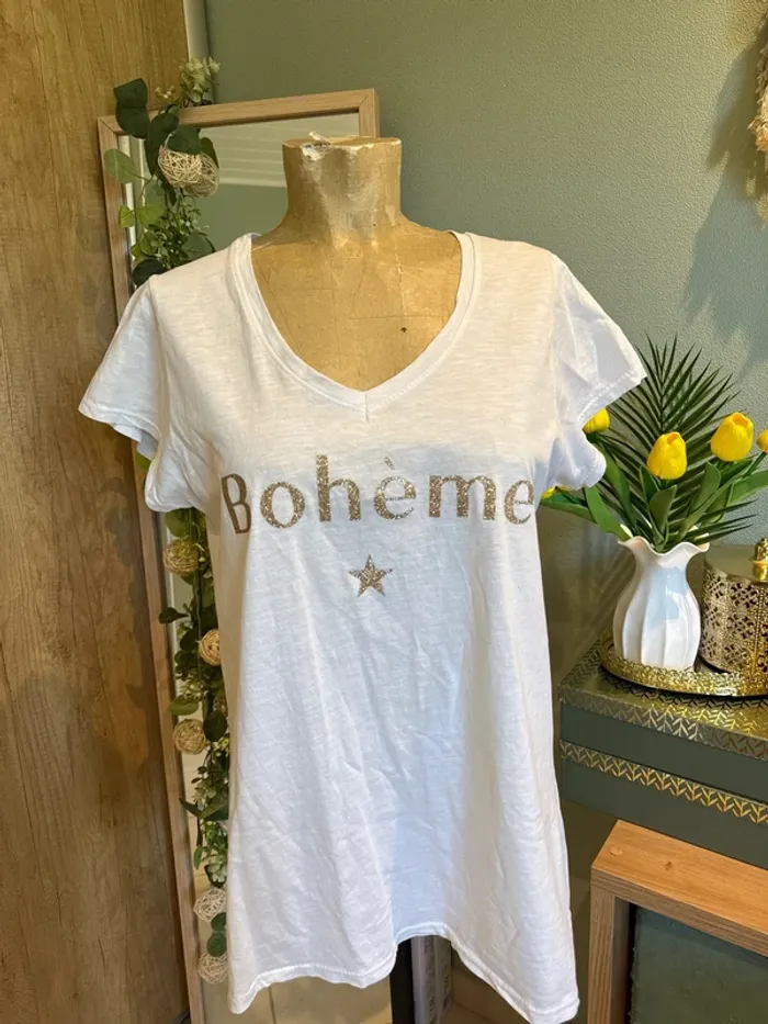 Joli T-shirt manches courtes avec inscription bohème doré devant
