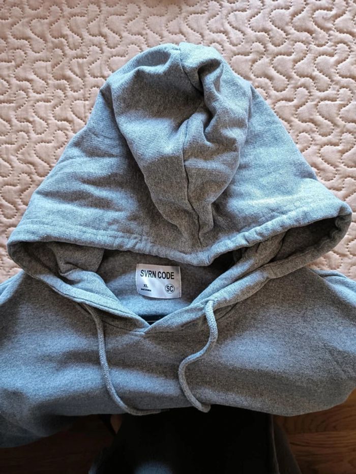 Sweat shirt. Fin . Marque Svrn code. - photo numéro 5