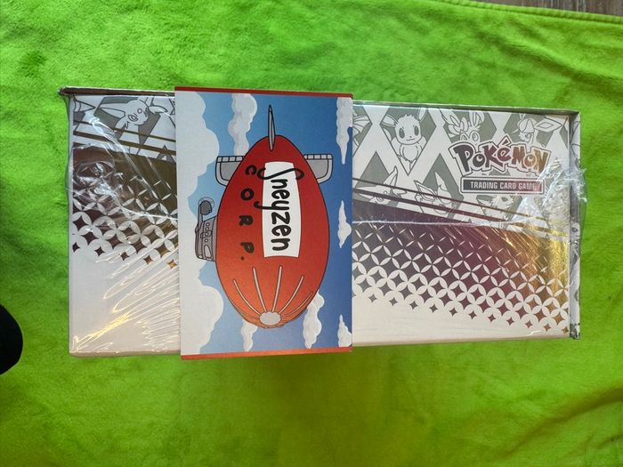 Coffret Super Premium Collection EV8.5 Evolutions Prismatiques Neuf et Scellé - photo numéro 5