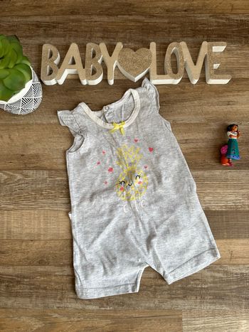 - Barboteuse Kimadi - 3 mois - bon état, tache