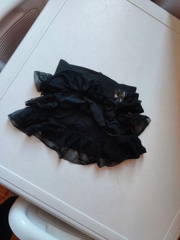 Petite jupe noire avec nœud à paillettes