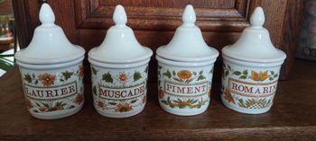 Anciens pots à épices Moustier G.F