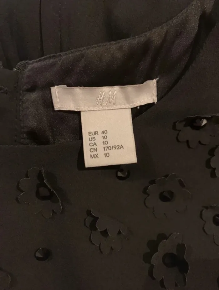 Robe courte noire style “patineuse” H&M - photo numéro 5