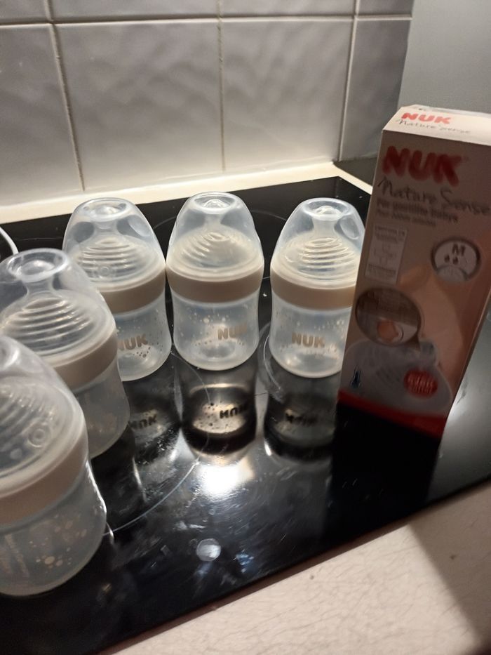 5 biberons NUK +tétines