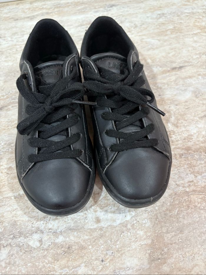 Basket sneaker carnaby Lacost garçon lacoste pratiquement neuve taille 31 - photo numéro 3