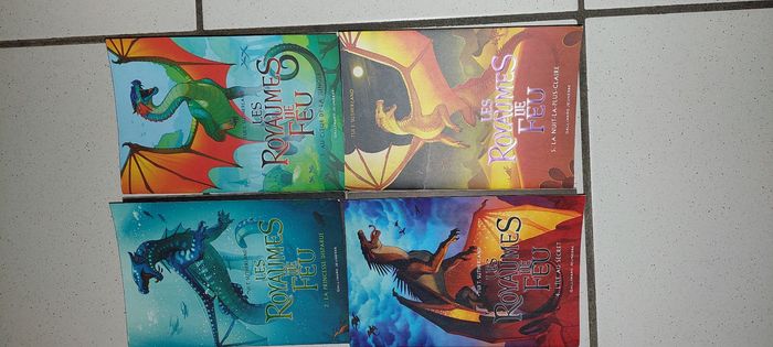 Lot de 4 livres Les royaumes de feu tomes 2-3-4-5 - photo numéro 7