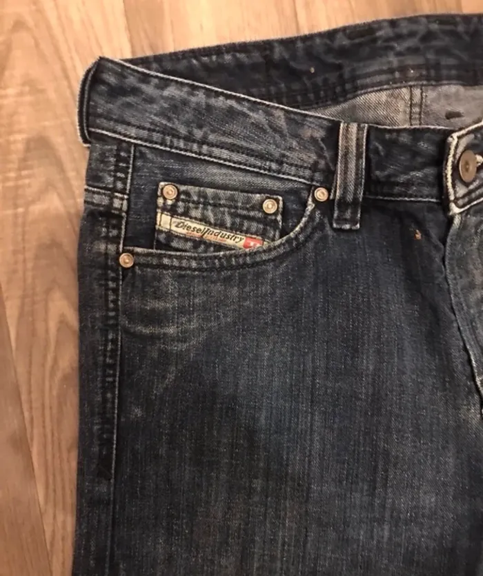 Pantalon jeans Diesel unisexe bleu marine troué taille 28/32 - photo numéro 3