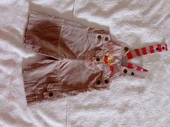 Salopette pour petit garçon en velours taille un mois qui a 54 super jolie bretelles réglage avec pression motif Willy et Marc Disney baby