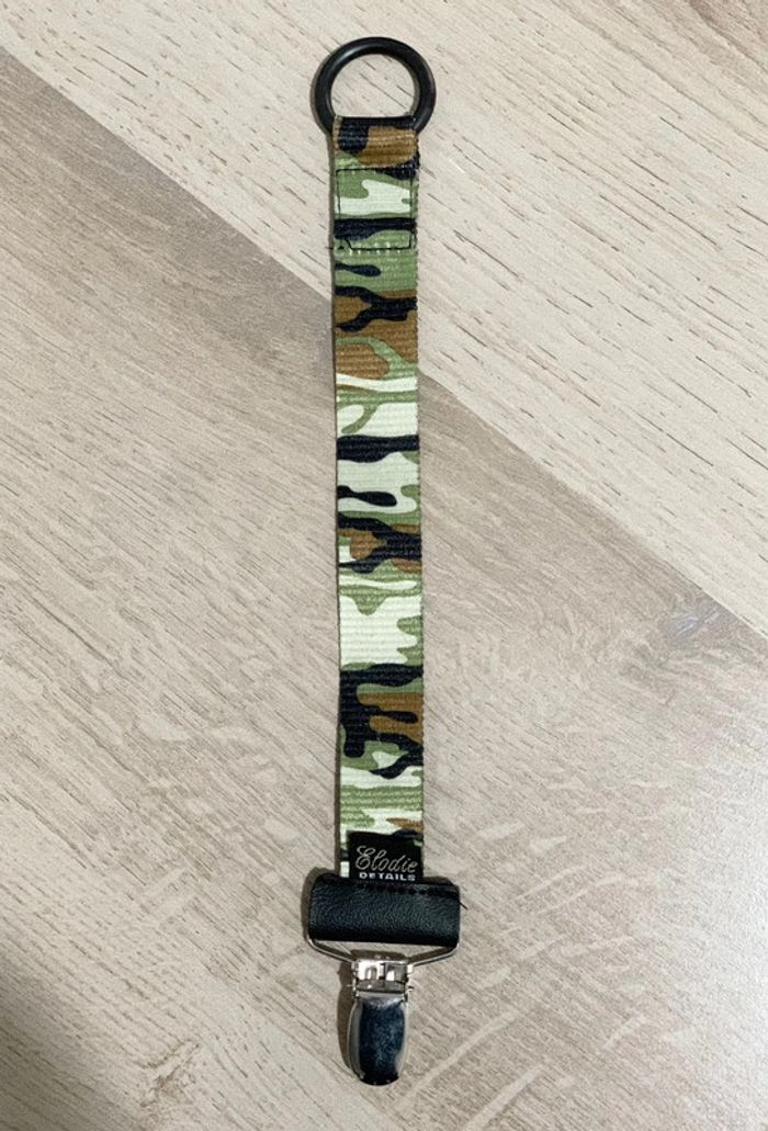 Attache sucette Elodie détails neufs modèle camouflage