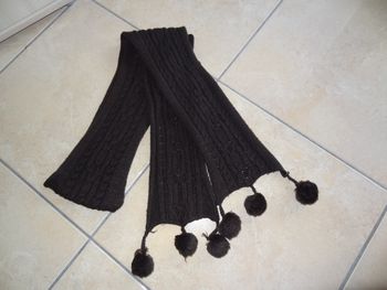 Écharpe marron pompons