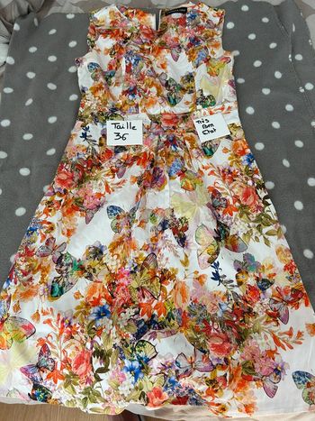 Robe à manches courtes