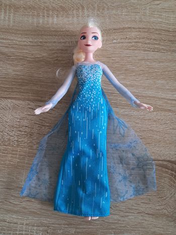 Poupee elsa reine des neiges