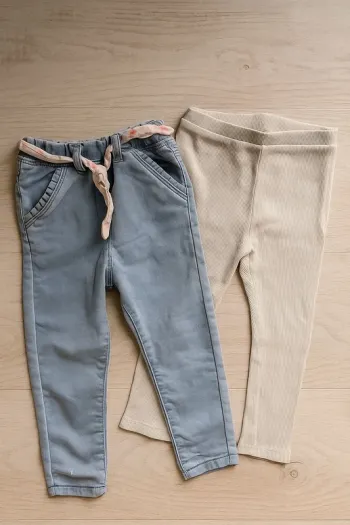 Lot 2 pantalons bébé fille 36 mois/3 ans – jean souple + legging côtelé