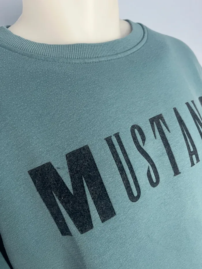 🧶 Pull col rond Mustang bleu – Taille M, style casual avec logo signature - photo numéro 3