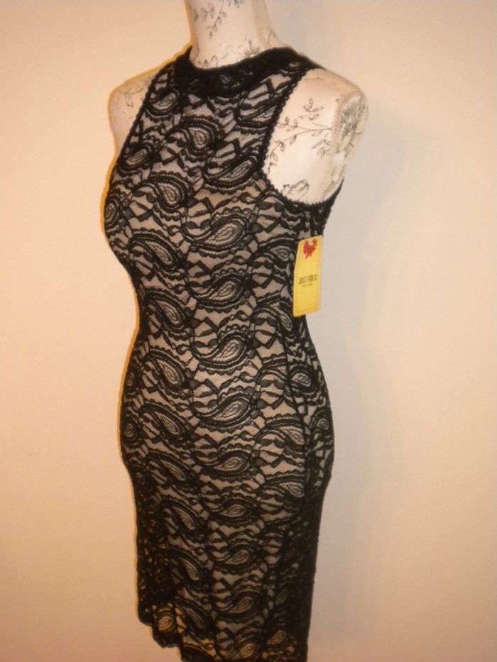 Robe  dentelle taille 38 - photo numéro 3