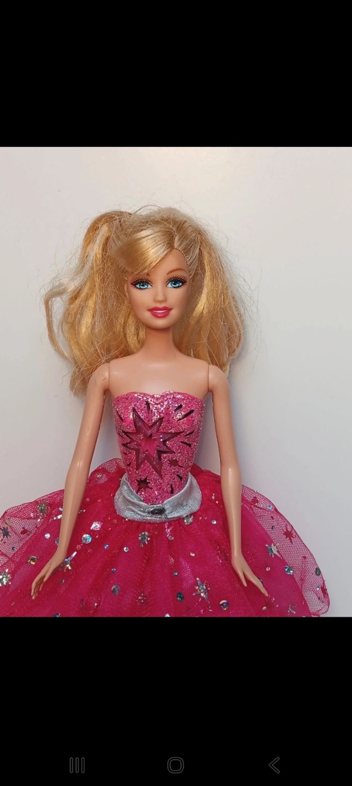 Poupée mattel Barbie A Fashion Fairytale la magie de la mode 
Poupée et ensemble compris - photo numéro 2