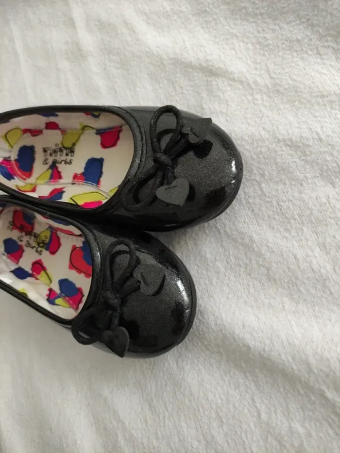 Petite ballerines vernis noir neuve jamais porté taille 26 - photo numéro 3