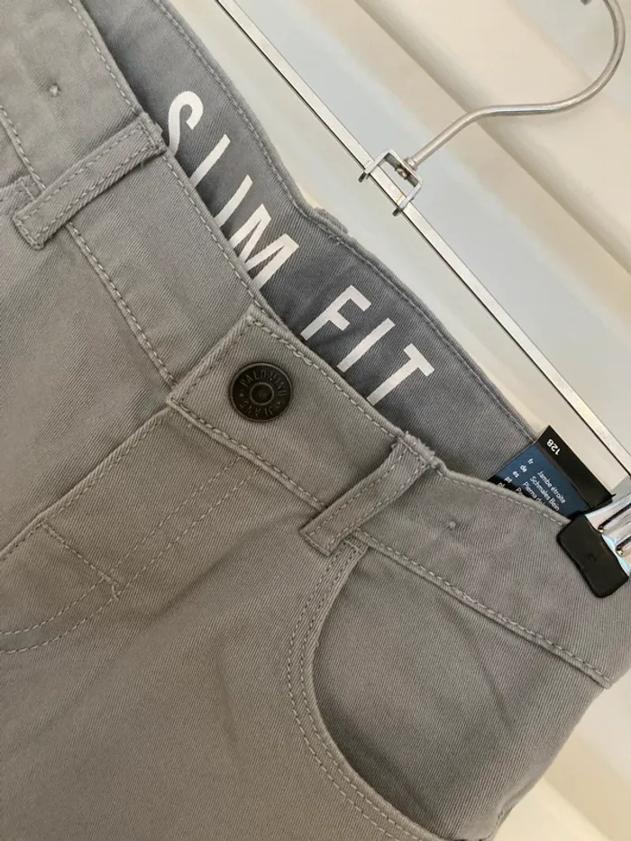 8 ans - Pantalon jean stretch gris neuf avec bouton de réglage à l'intérieur - photo numéro 3