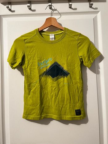 T-shirt vert, taille 7-8 ans