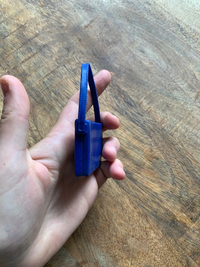 Jouet sac pour barbie porté épaule bleu avec poche pour ranger petit accessoires - photo numéro 3