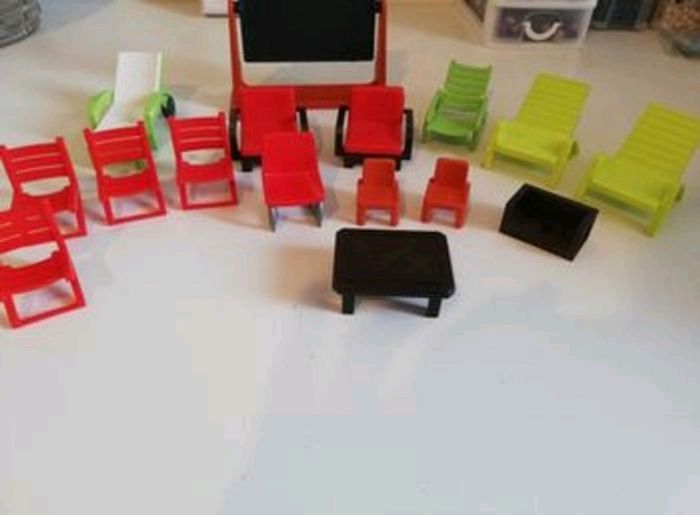 Lot de 16 accessoires playmobil chaises tableau - photo numéro 2