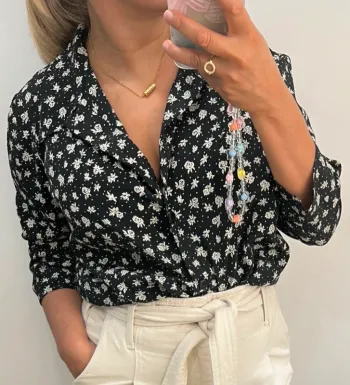 Chemise satinée a fleurs