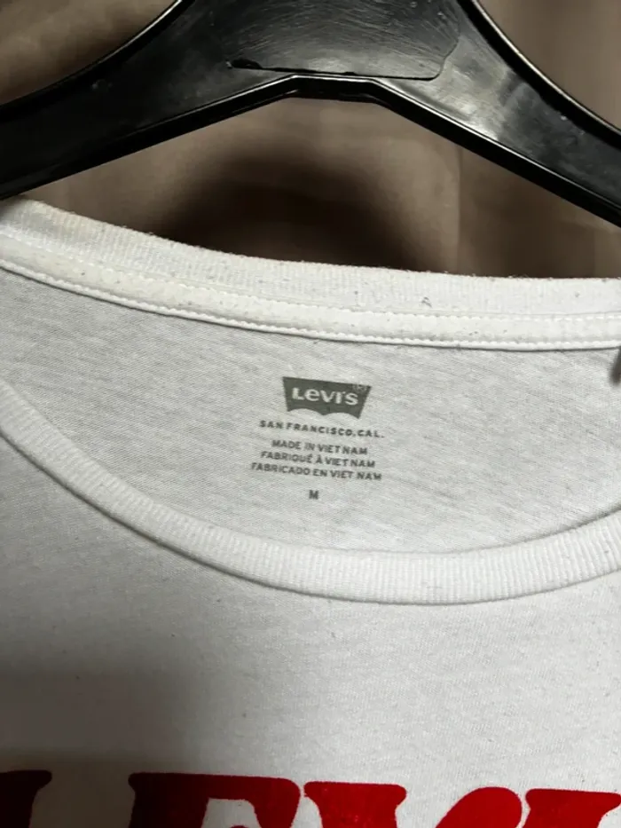T-shirt Levis taille M - photo numéro 4
