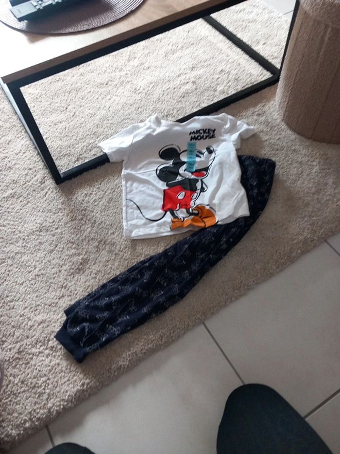 Magnifique pyjama Mickey disney 5/6 ans