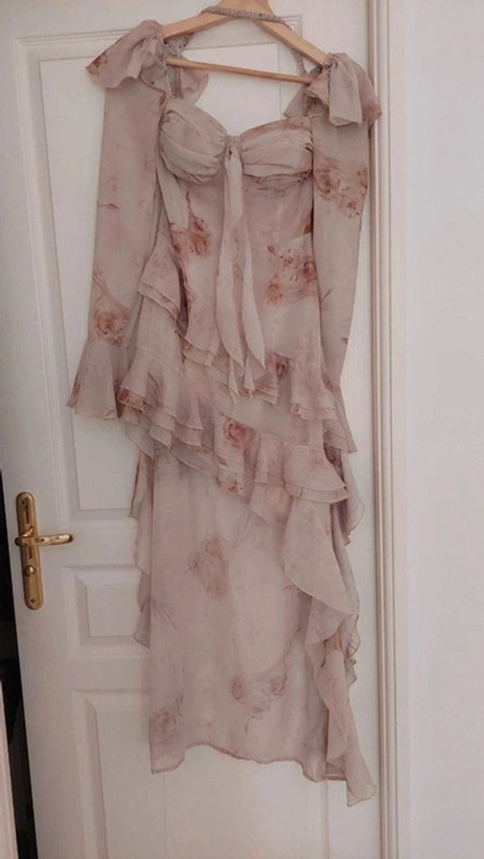 Robe voilage taille 1 (XS)
Montllalla - photo numéro 11