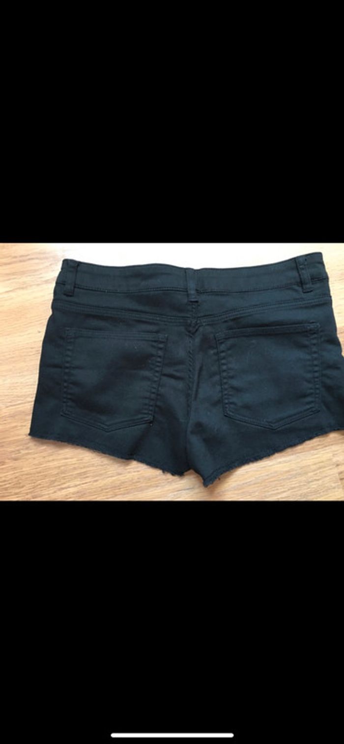 Short court noir - photo numéro 2